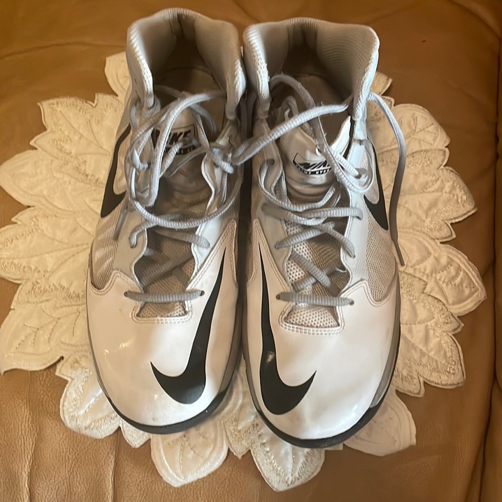 Nike Sz 9.5 Mens Basketball Shoes